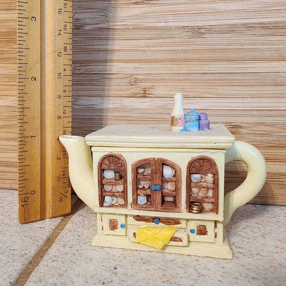 Miniature Teapot with Kitchen Design